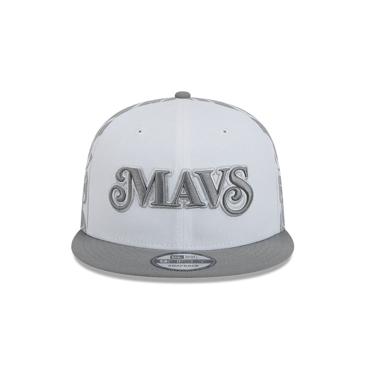 DALLAS MAVERICKS NEW ERA CITY EDITION 2024-25 WHITE MAVS SNAPBACK