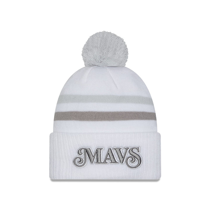 DALLAS MAVERICKS NEW ERA CITY EDITION 2024-25 WHITE MAVS POM KNIT