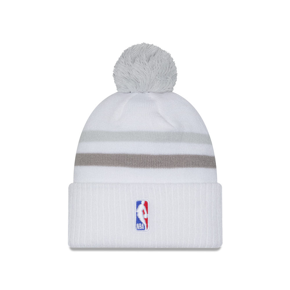 DALLAS MAVERICKS NEW ERA CITY EDITION 2024-25 WHITE MAVS POM KNIT