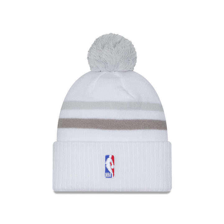 DALLAS MAVERICKS NEW ERA CITY EDITION 2024-25 WHITE MAVS POM KNIT