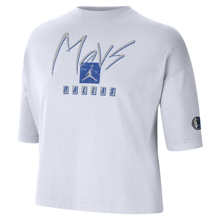 DALLAS MAVERICKS NIKE WOMEN'S WHITE MAVS JORDAN CROPPED SHORT SLEEVE TEE