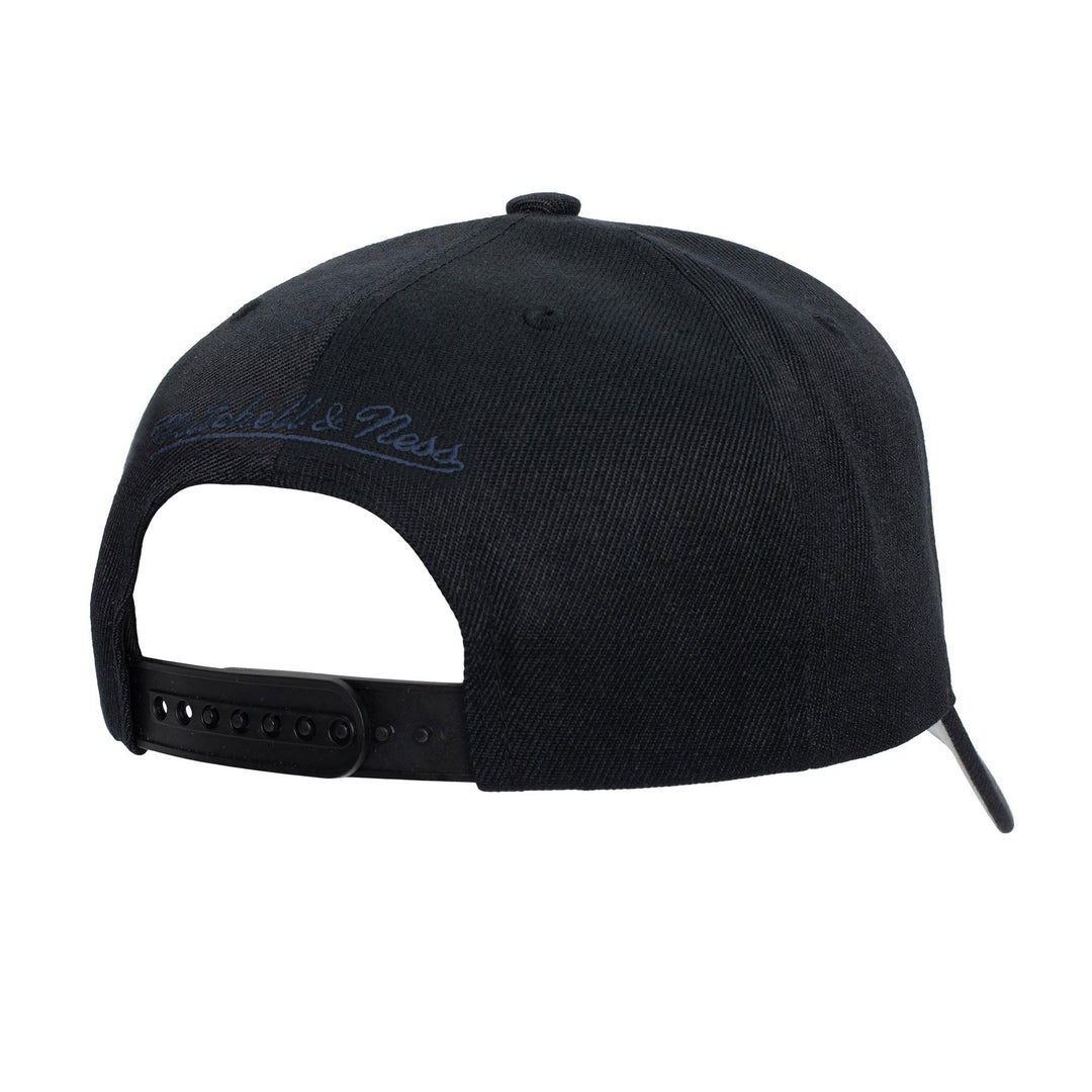 DALLAS MAVERICKS MICTHELL & NESS BLACK HARDWOOD CLASSIC SNAPBACK CAP