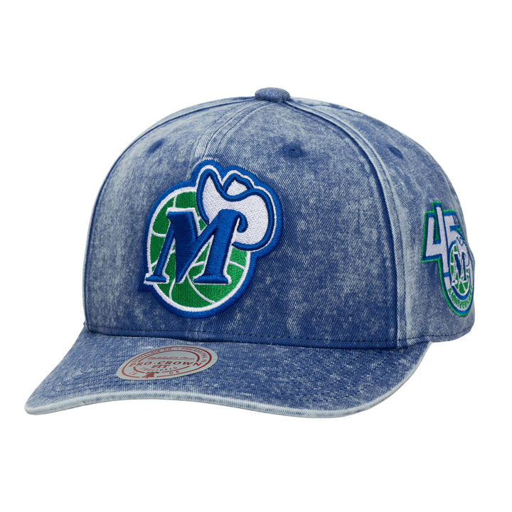DALLAS MAVERICKS MITCHELL & NESS 45TH ANNIVERSARY HARDWOOD CLASSIC WASHED DENIM SNAPBACK CAP