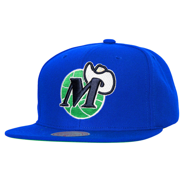 DALLAS MAVERICKS MITCHELL & NESS HARDWOOD CLASSIC NBA CONFERENCE PATCH SNAPBACK