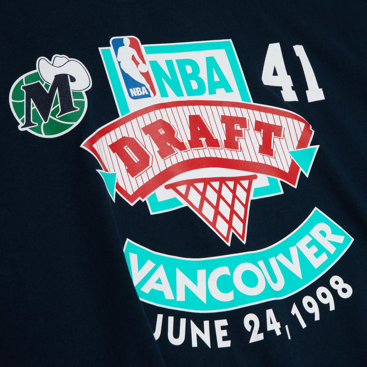 DALLAS MAVERICKS MITCHELL & NESS DIRK NOWITZKI 1998 NBA DRAFT LOGO TEE