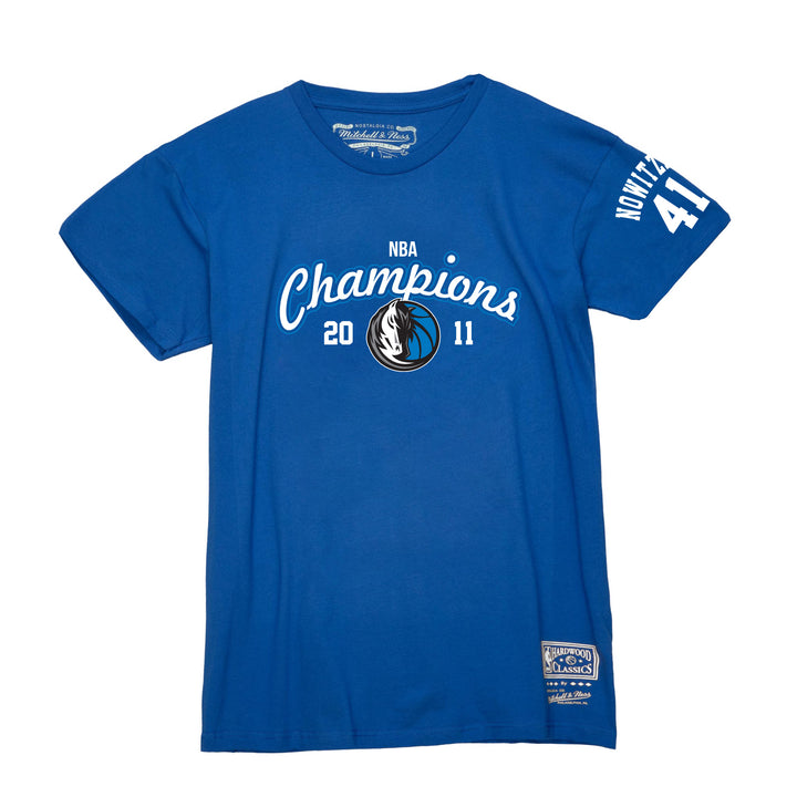 DALLAS MAVERICKS MITCHELL & NESS WOMEN'S DIRK NOWITZKI ROYAL CHAMPIONS TEE