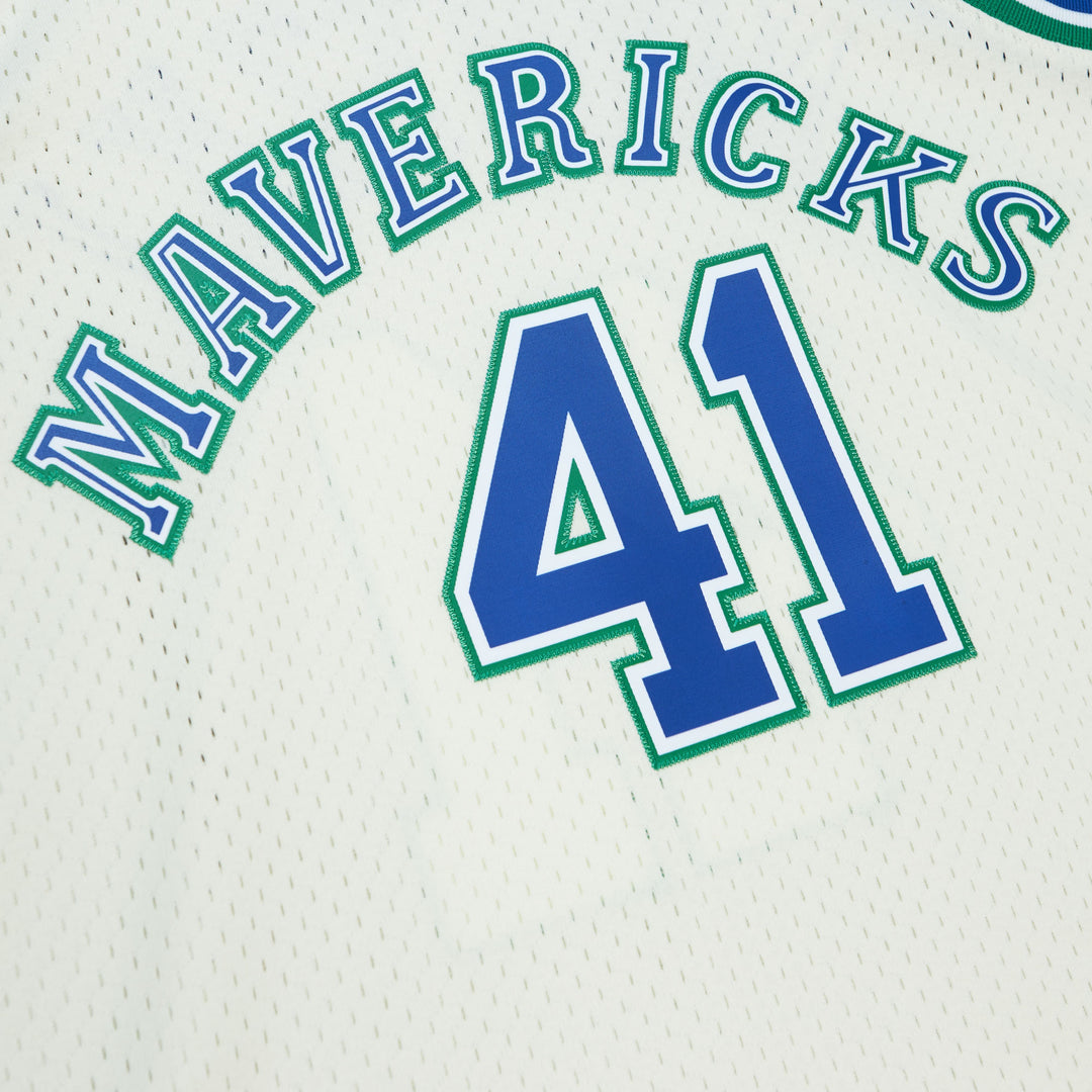 DALLAS MAVERICKS MITCHELL & NESS HARDWOOD CLASSIC DIRK NOWITZKI CREAM SWINGMAN JERSEY